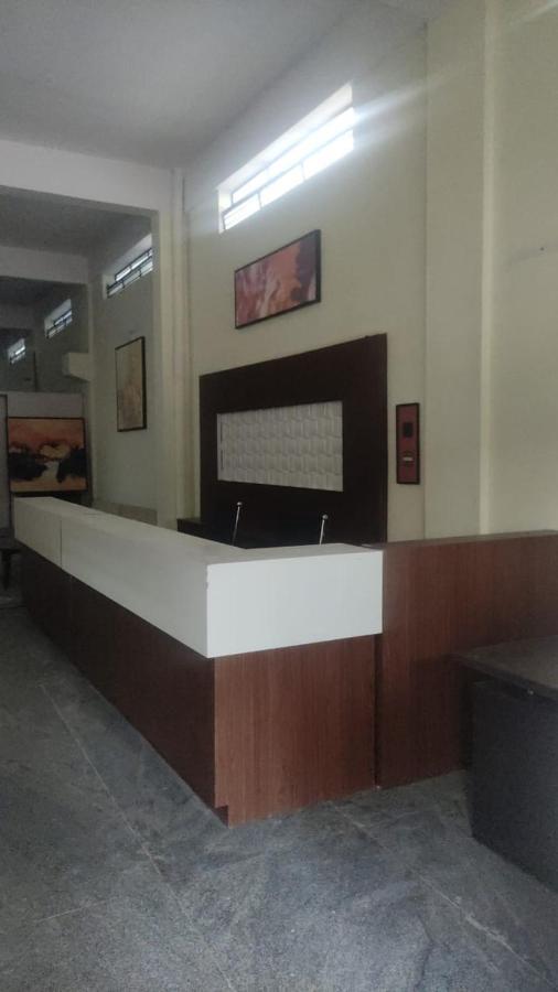 Abuzz Oxfordcaps Bannerghatta Bangalore Exterior foto
